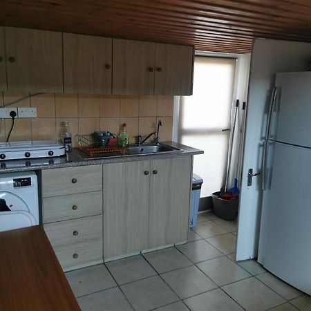 Strovolos Rooms Studios نيقوسيا الغرفة الصورة