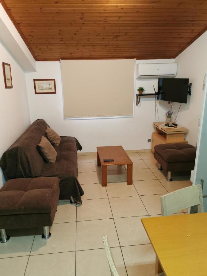 Strovolos Rooms Studios نيقوسيا المظهر الخارجي الصورة