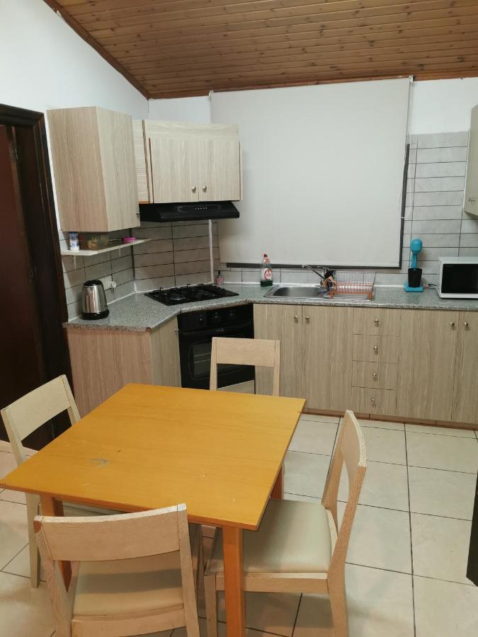 Strovolos Rooms Studios نيقوسيا المظهر الخارجي الصورة