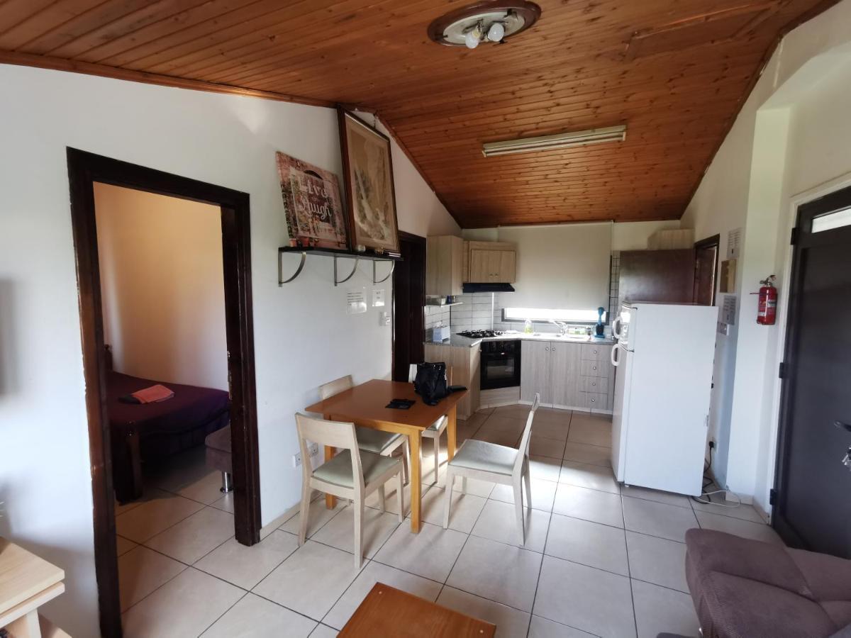 Strovolos Rooms Studios نيقوسيا المظهر الخارجي الصورة