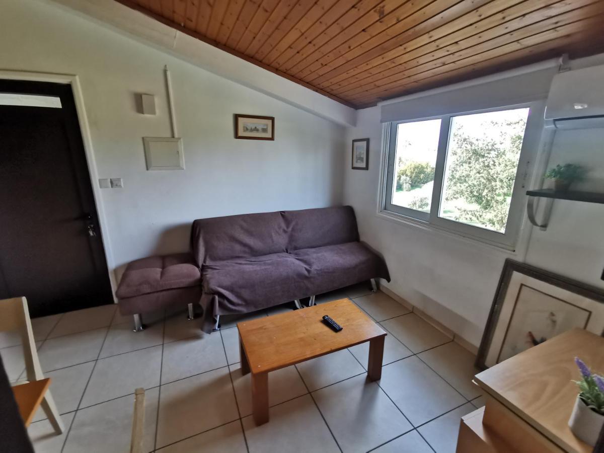 Strovolos Rooms Studios نيقوسيا المظهر الخارجي الصورة