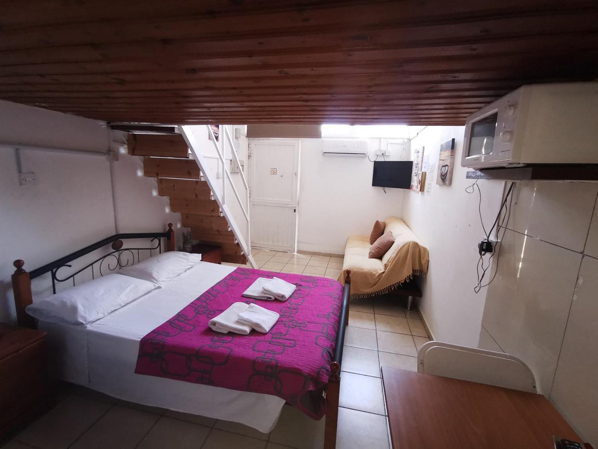 Strovolos Rooms Studios نيقوسيا الغرفة الصورة