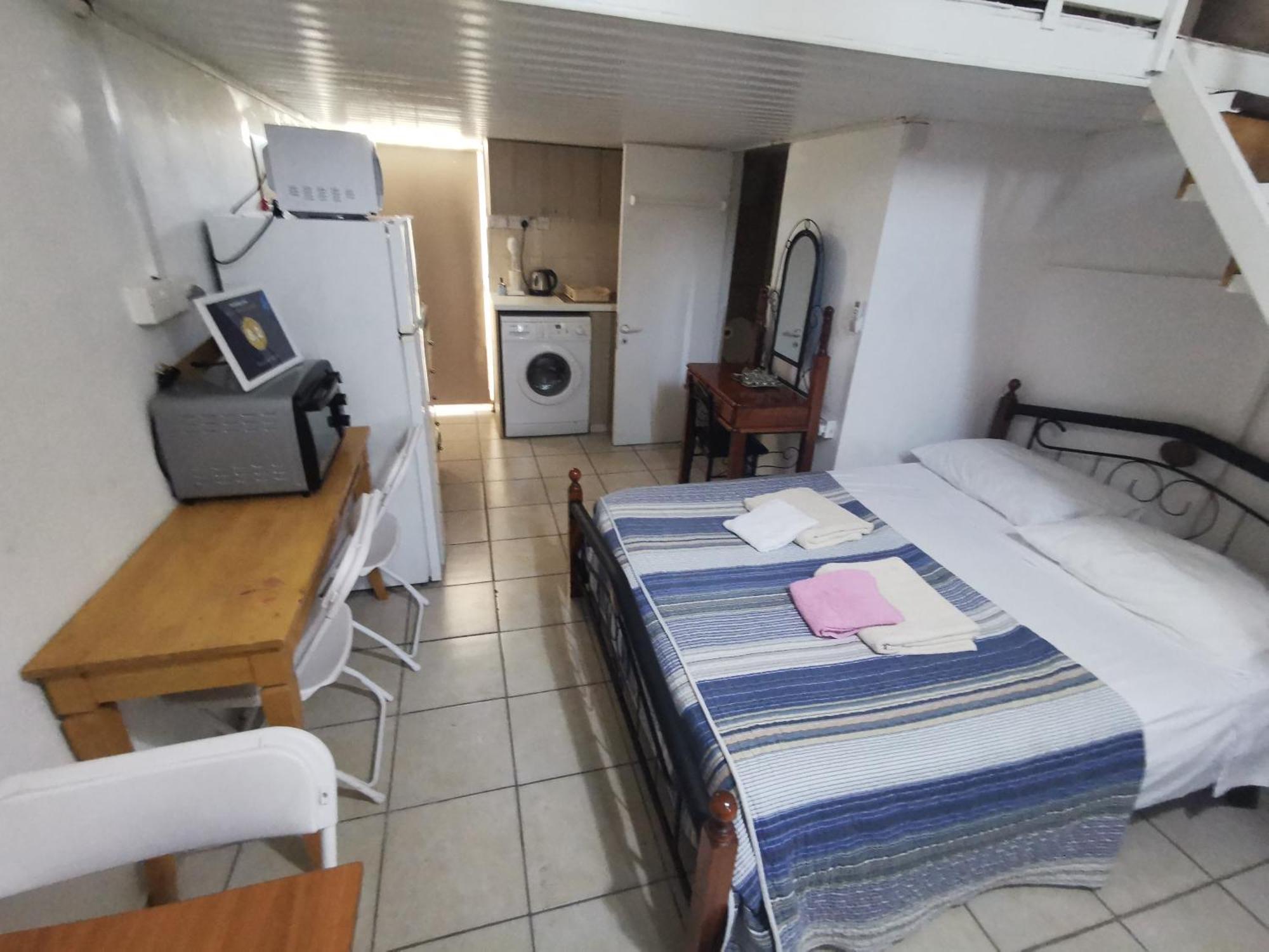 Strovolos Rooms Studios نيقوسيا الغرفة الصورة